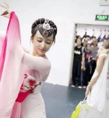 中国爱豆在韩综表演,韩综中突然说中文的中国爱豆