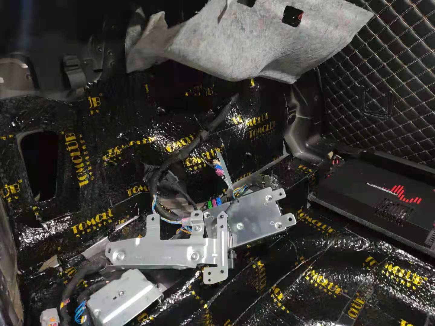 捷豹四门隔音视频,捷豹噪音大怎么改