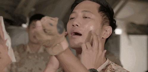 抖音上爆火去螨虫黑头的洗面奶,全网很火男生洗面奶