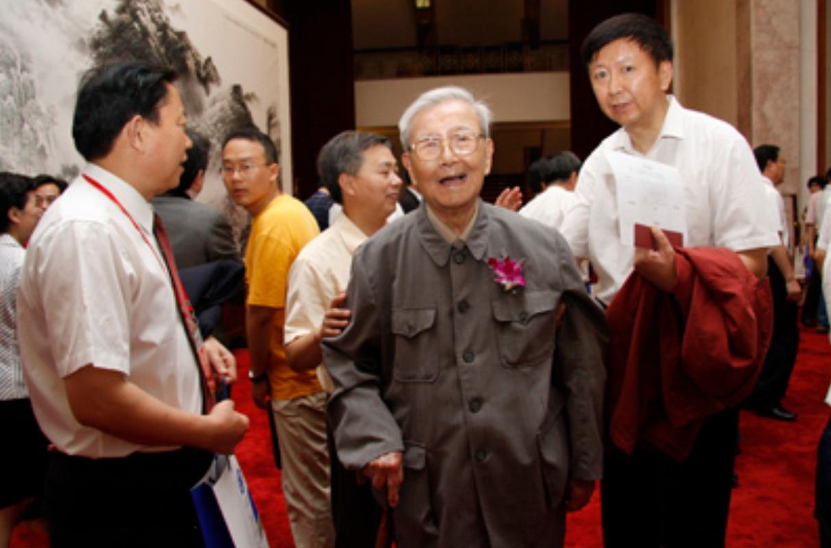 1954年，犹太人把浓缩铀卖给中国，周总理下令：验明真伪