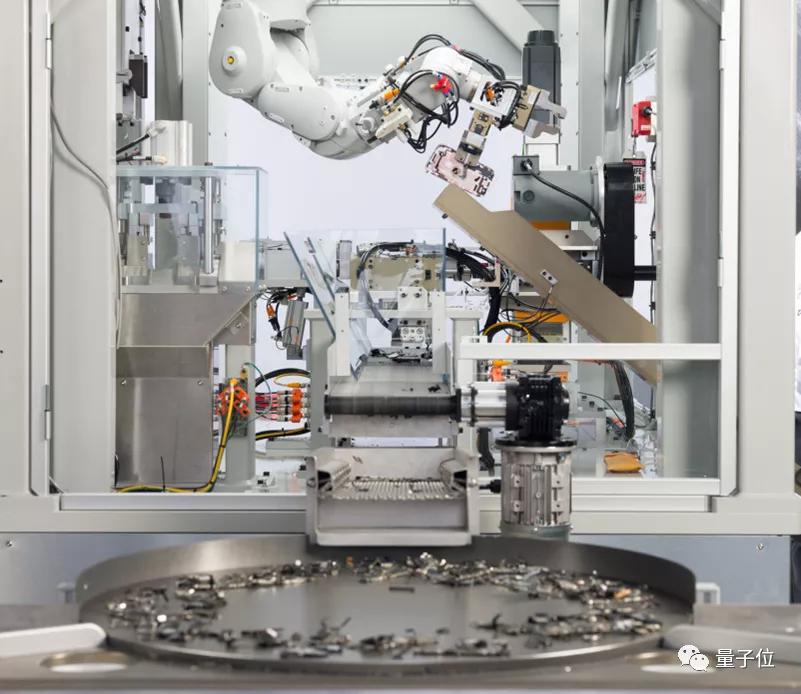 富士康iphone组装过程,iphone13富士康组装