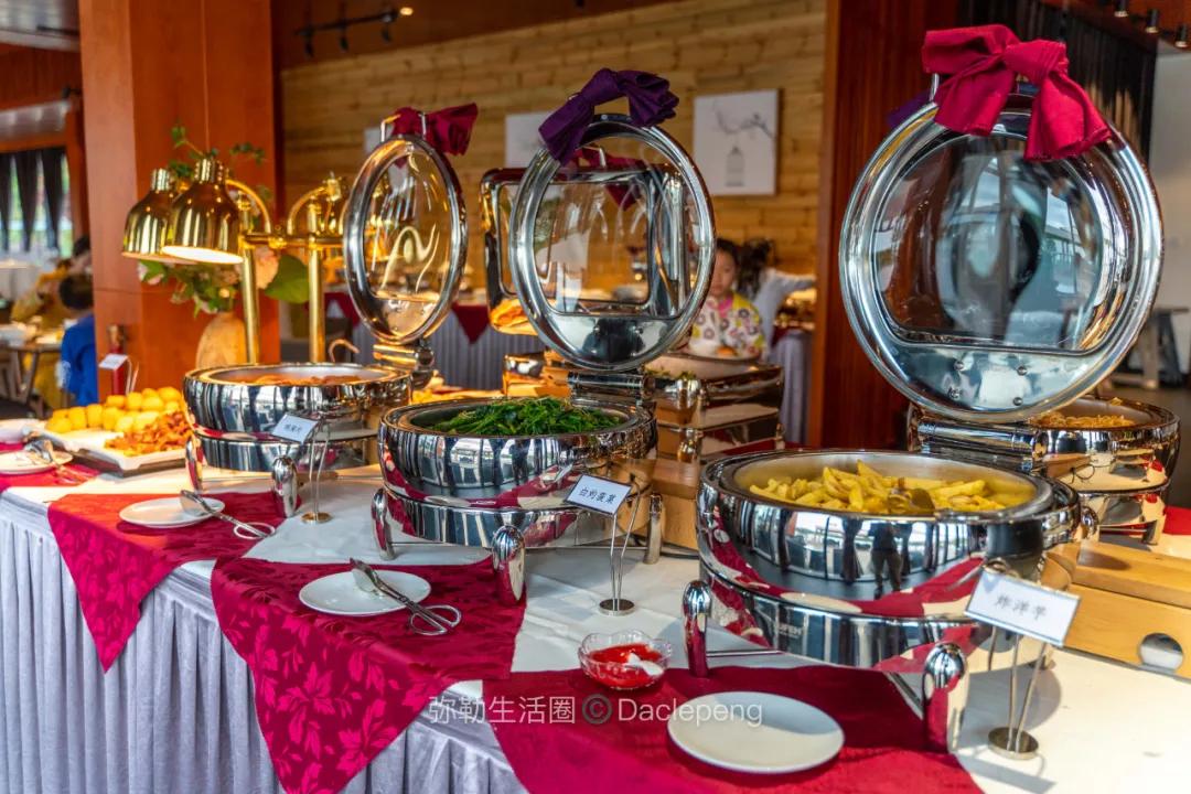 云南最美小镇图片,云南太平湖森林公园花海