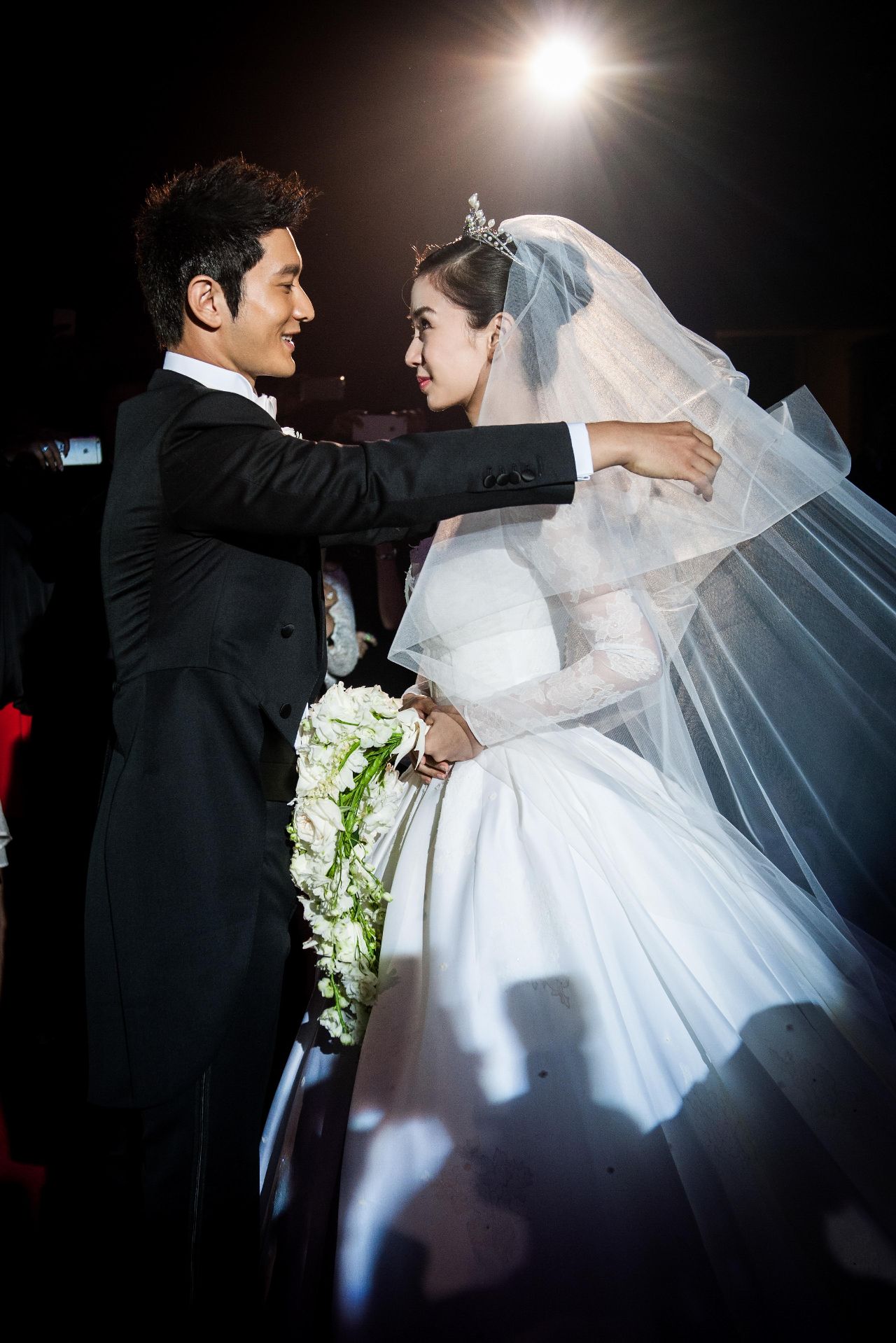 2017年黄晓明为baby庆生,黄晓明为baby庆生完整送兰博基尼