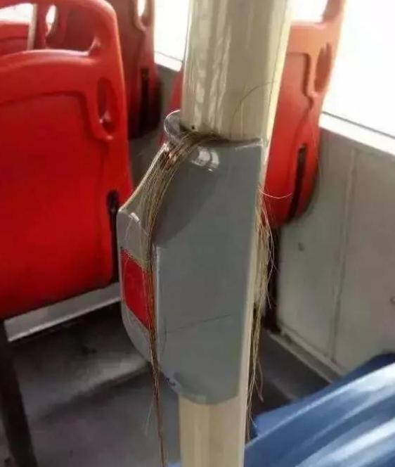 和网恋女友第一次面基，最后却进了男厕所，我现在该怎么办