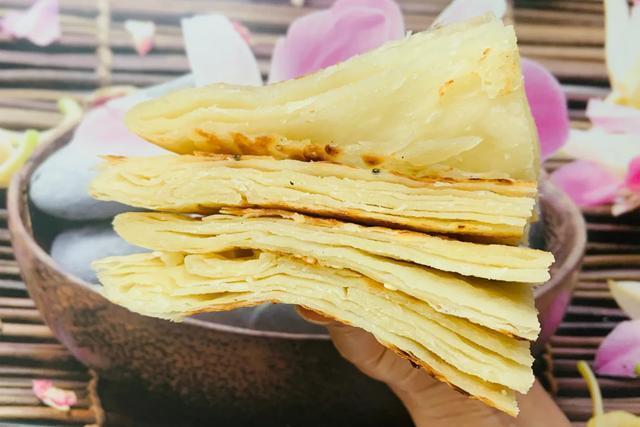 烙饼怎么做又软又劲道层多,家常烙饼怎么做好吃又松软酥脆