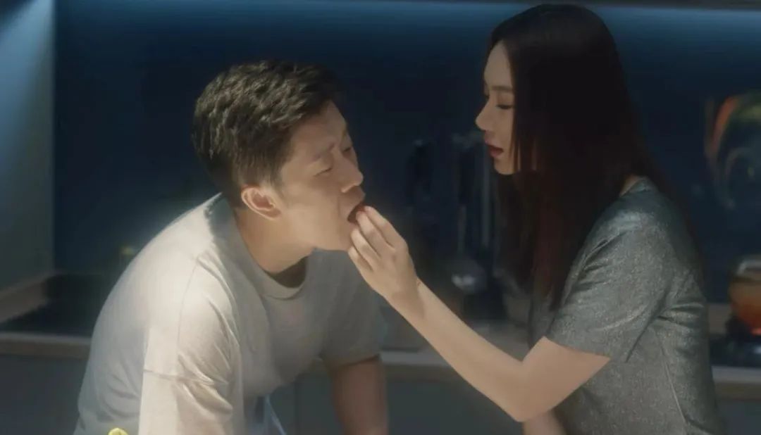 敢买戚薇牌机器人吗?专门拆散别人家庭的那种