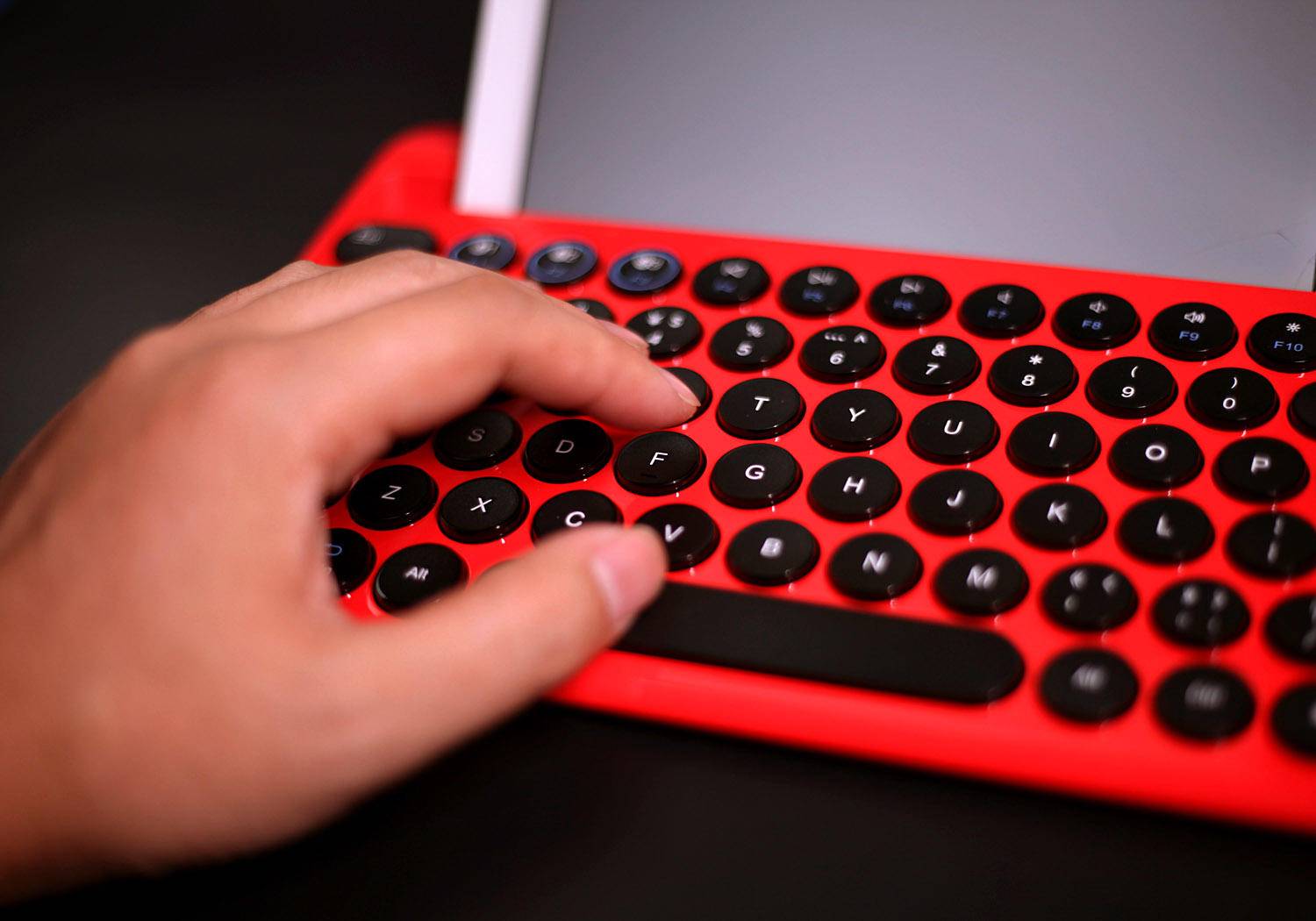 航世bow蓝牙键盘失灵,平板电脑键盘测评