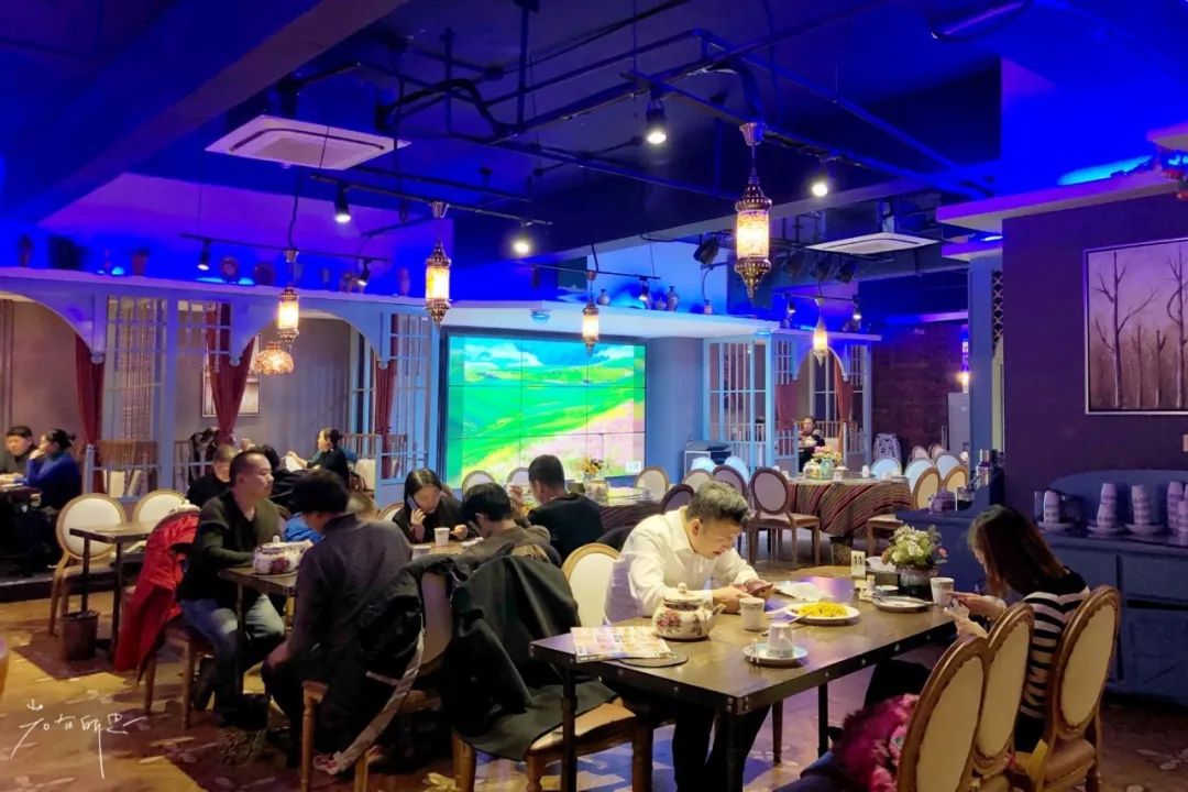 *疆新**都是荒漠戈壁?这几家高颜值餐厅,彻底颠覆你对*疆新**的概念