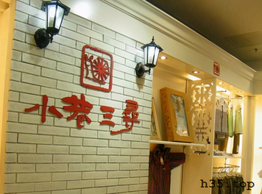 最新童装店双门头装修效果图,童装店怎么装修才有顾客