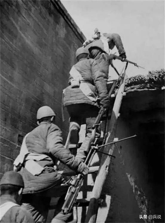 县大队遭日军精准袭击，酒馆女老板供出秘密：侦察班长是奸细