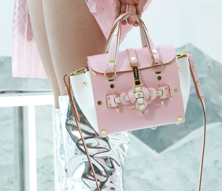 不要再背烂大街的双肩包了,别再背烂大街的轻奢包