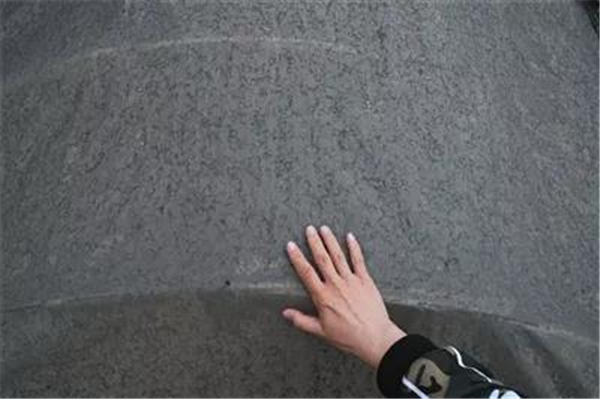 铝厂旁的村庄,铝厂对周边居民有污染吗