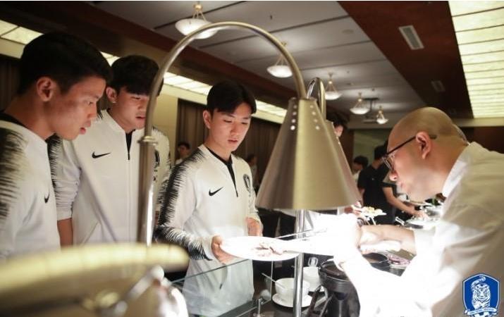 活久见！韩国队借道中国去朝鲜，举国仅获55张签证，手机电脑留北京