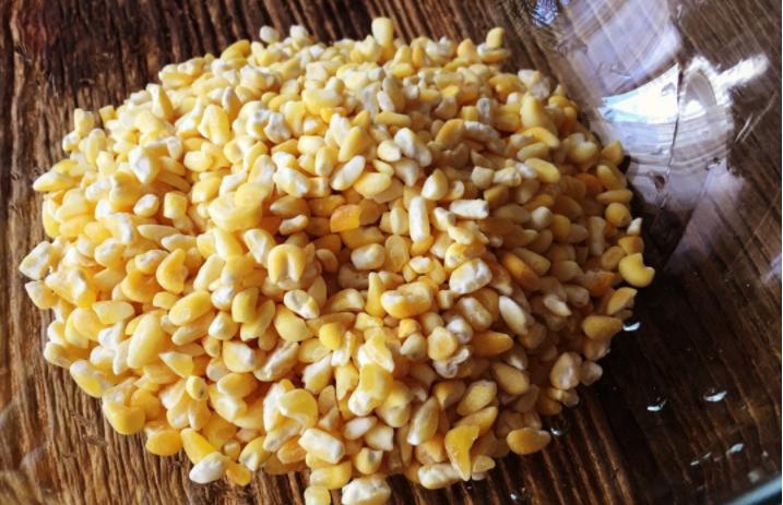 晚饭不知道吃啥清淡点,软糯香滑的大碴子粥