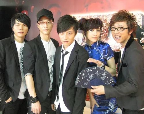 鐢熶笉閫㈡椂鎮插枩浜ゅ姞姝屾洸,鐢熶笉閫㈡椂鐨勭菠璇瓕