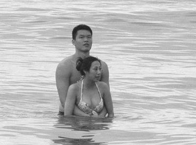 揭秘朱芳雨与现任妻子的恩爱秘密,朱芳雨三次婚姻