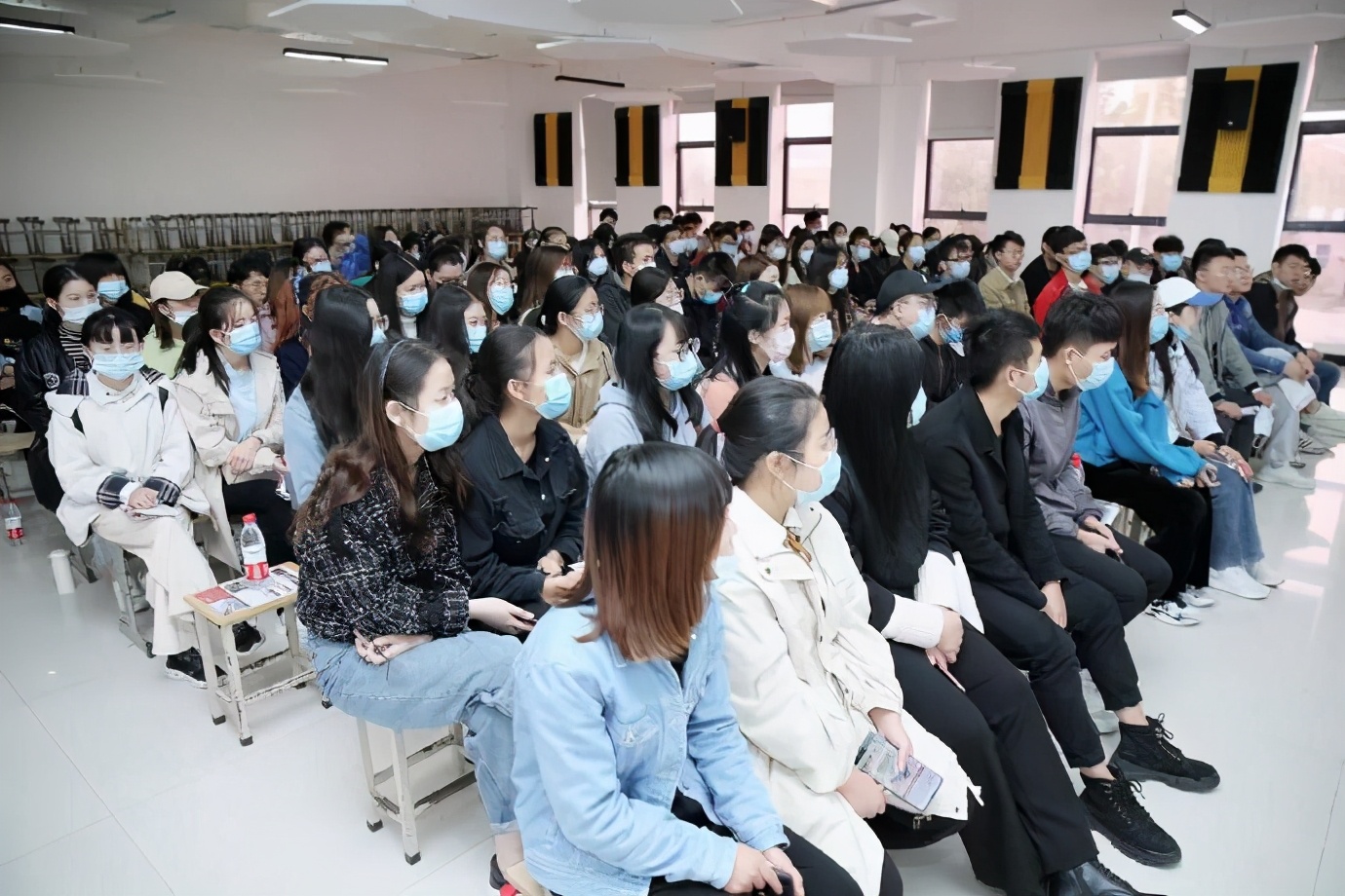 又有这么多小姐姐来到万茗堂，他们所为何事？