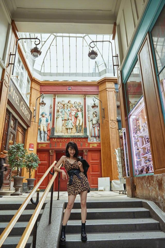 李念豹纹连衣裙高清,李念穿裸色裙子