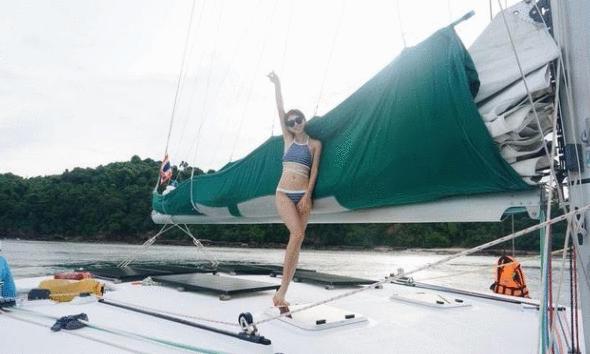 田径美女腹部纹身引争议,田径美女走红图片