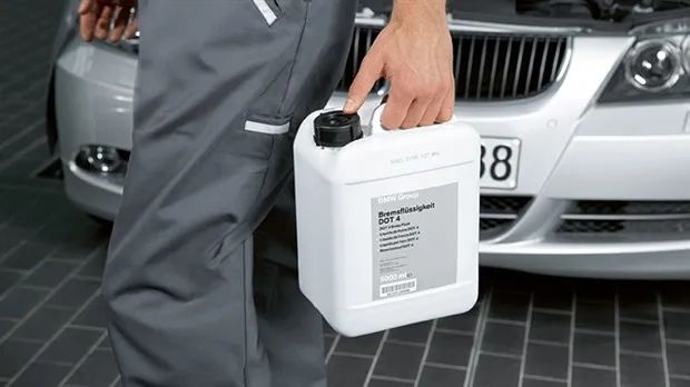 影响刹车距离的因素,宝马常见刹车故障有哪些