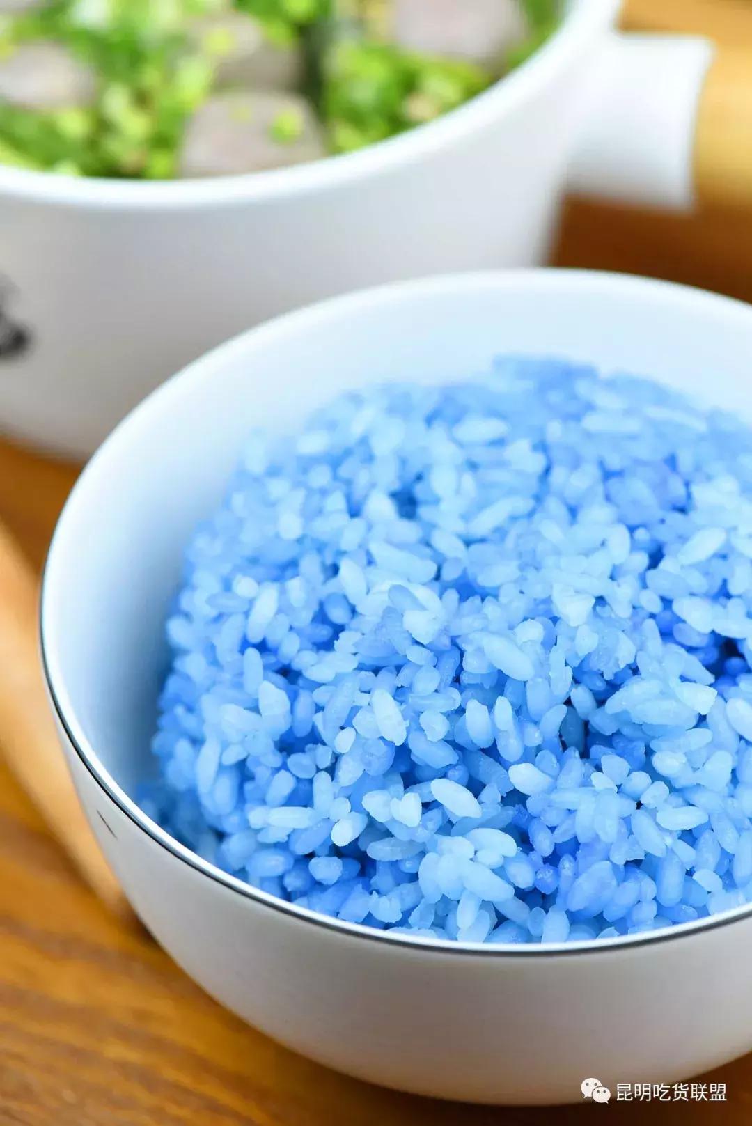 昆明2环边巷子里的小店，1杯咖啡+1份简餐，感觉我又去到了泰国