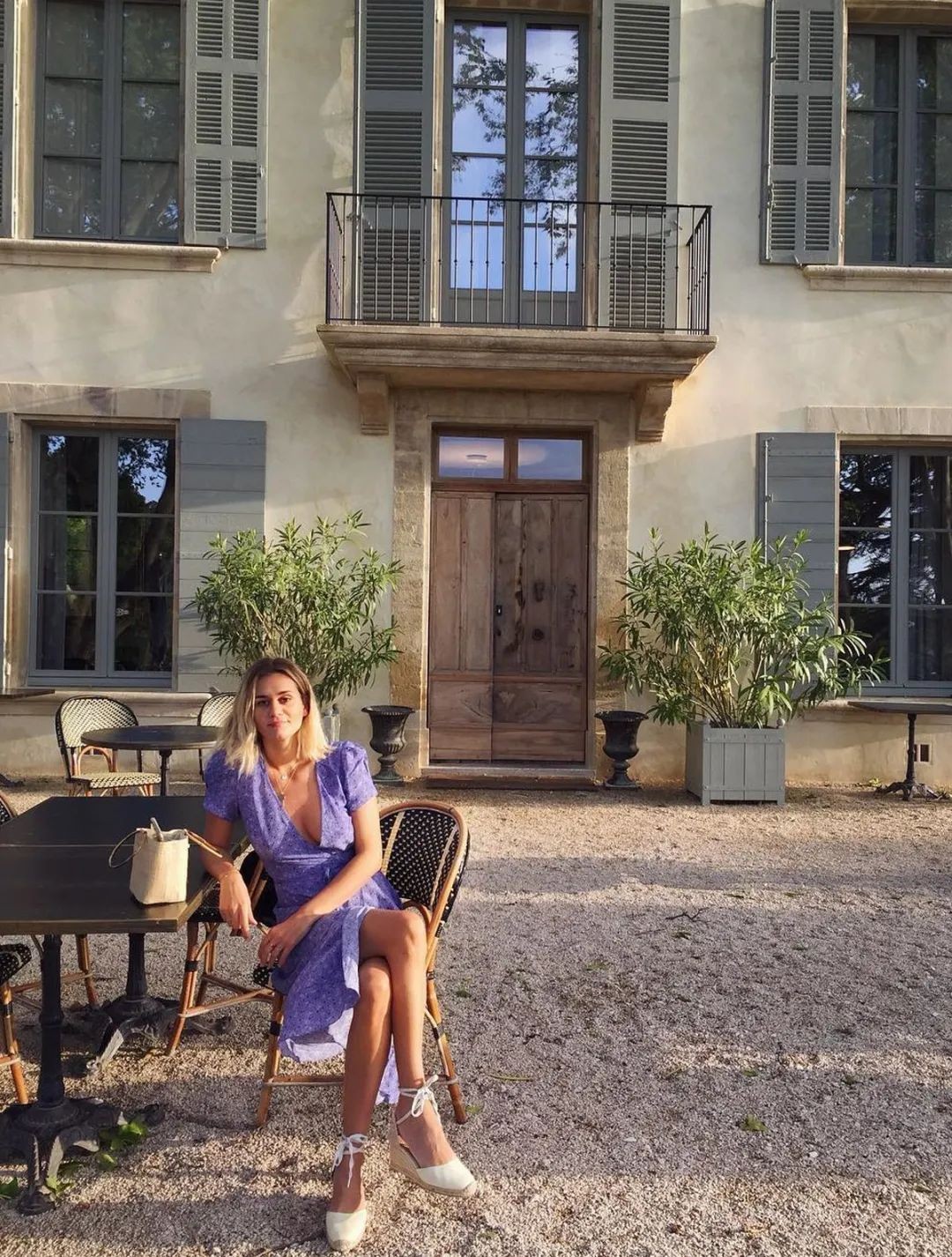 今夏小白鞋失宠日常,优雅大方的法式草编鞋