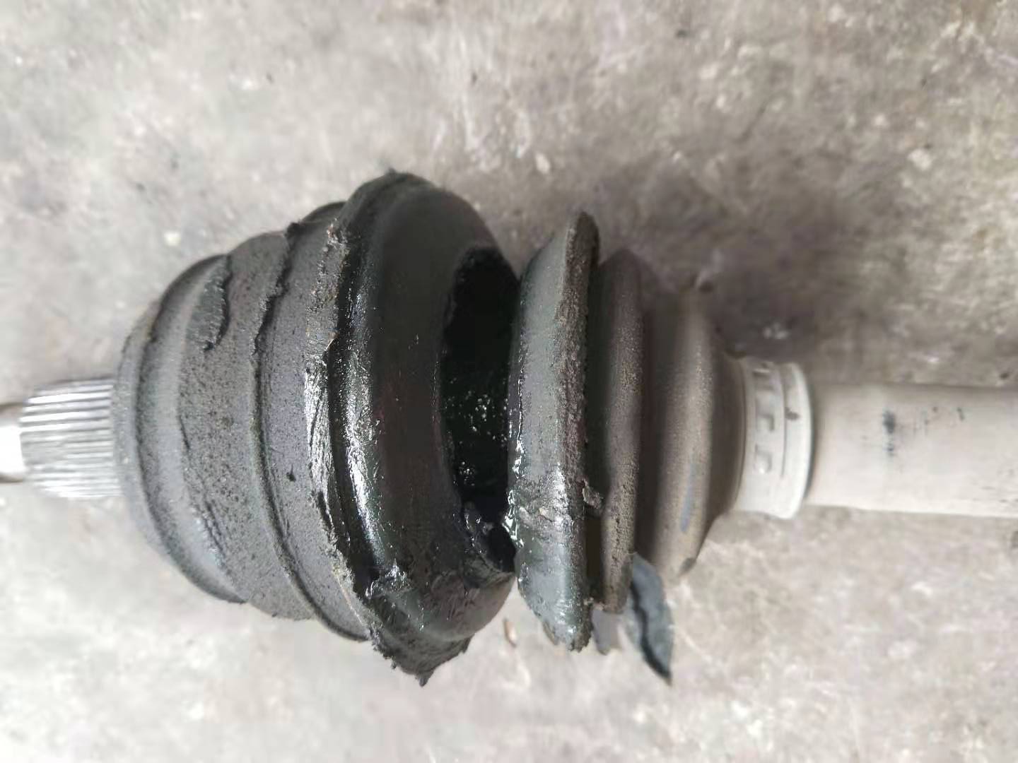 打方向异响颠簸路面不响,汽车打方向和坑洼异响