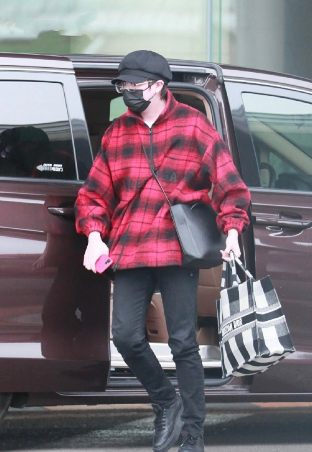 黄子韬穿鹿晗品牌衣服,黄子韬穿皮衣