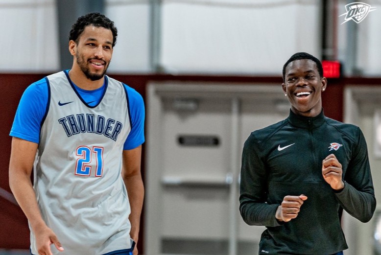 恭喜保罗进入西决,加里纳利隔扣霍华德