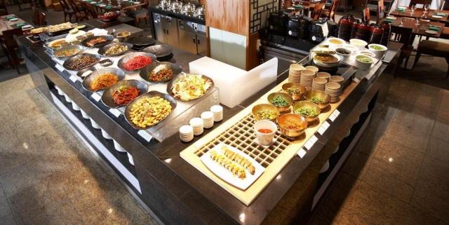 和朋友吃自助火锅，28元1位吃到打饱嗝，结账时才发现被“坑”了