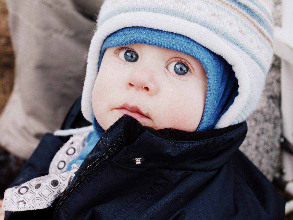 宝宝手脚脱皮是什么原因该怎么办,手脚起皮什么原因儿童