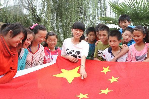 学校不让穿耐克鞋子进校,校长不让孩子穿耐克