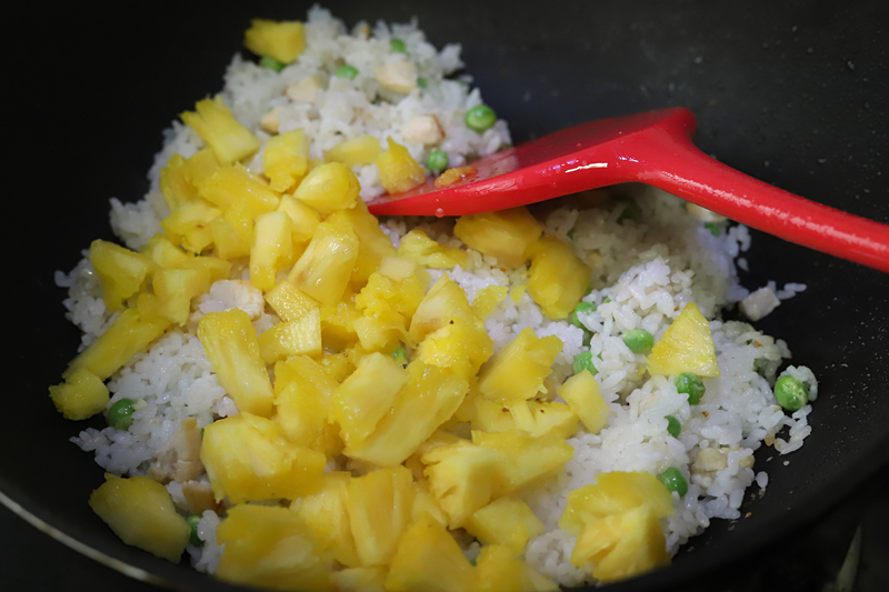 菠萝季节必吃的食物,菠萝季节到了少不了一顿菠萝饭