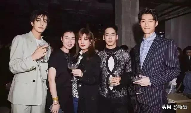 1米8大长腿，抿嘴笑爆红被吹顶级神颜，没想到竟然是照骗...