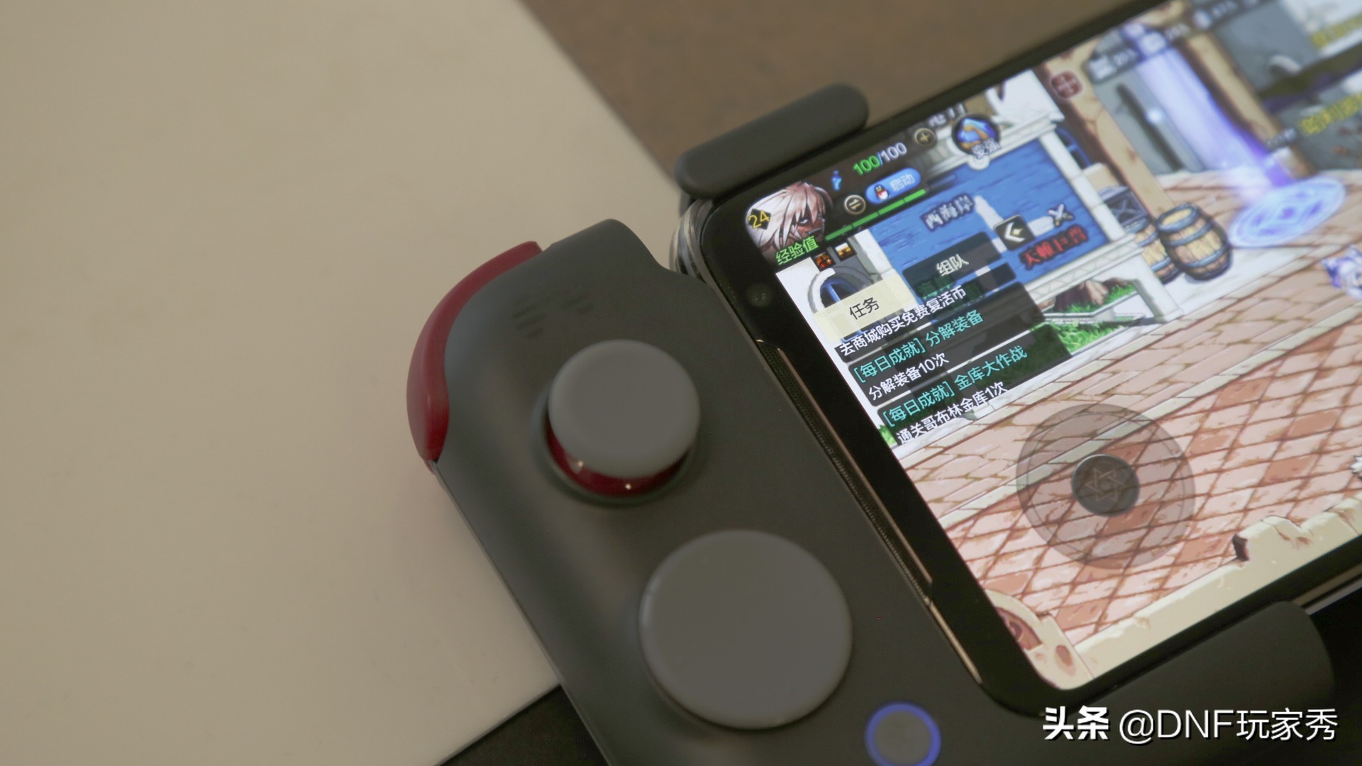 DNF手游游戏手柄,手柄玩刺激战场跟手搓哪个好