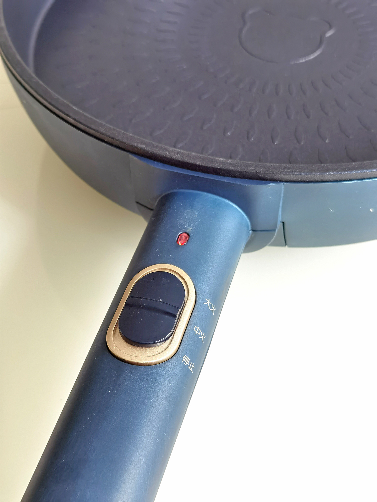 小葱鸡蛋锅贴电饼铛的做法,小熊电饼铛鸡蛋饼的做法