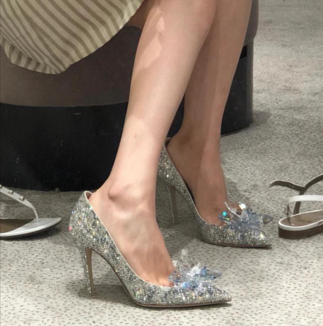 婚鞋如何选择既舒服又好看且实用 (红色婚鞋怎么挑选)