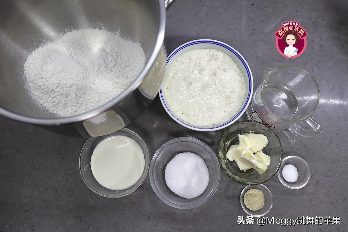 面包早餐整箱搭配草莓酱,柔软草莓酱