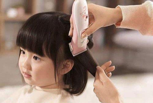 宝宝死活不肯给理发,宝宝不愿意理头发怎么办