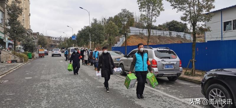 清镇：行走的蓝衣青年助力防疫后勤保障