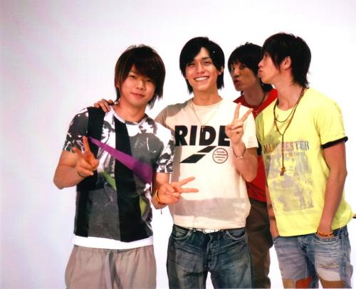 移动互联网时代的偶像工业，偶像的重新发明与粉丝身份的虚拟转向