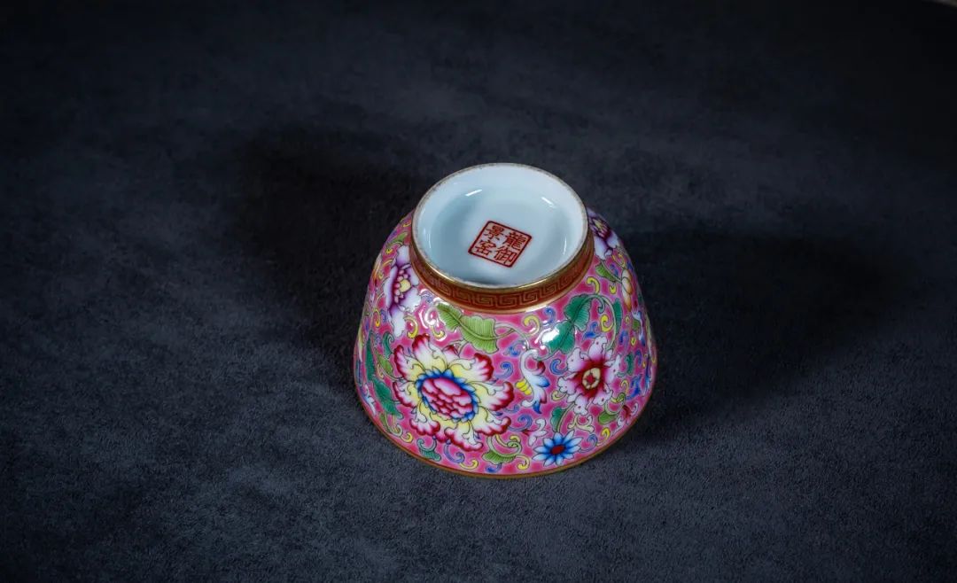 宫廷用的珐琅彩盖碗杯,珐琅彩堆花杯
