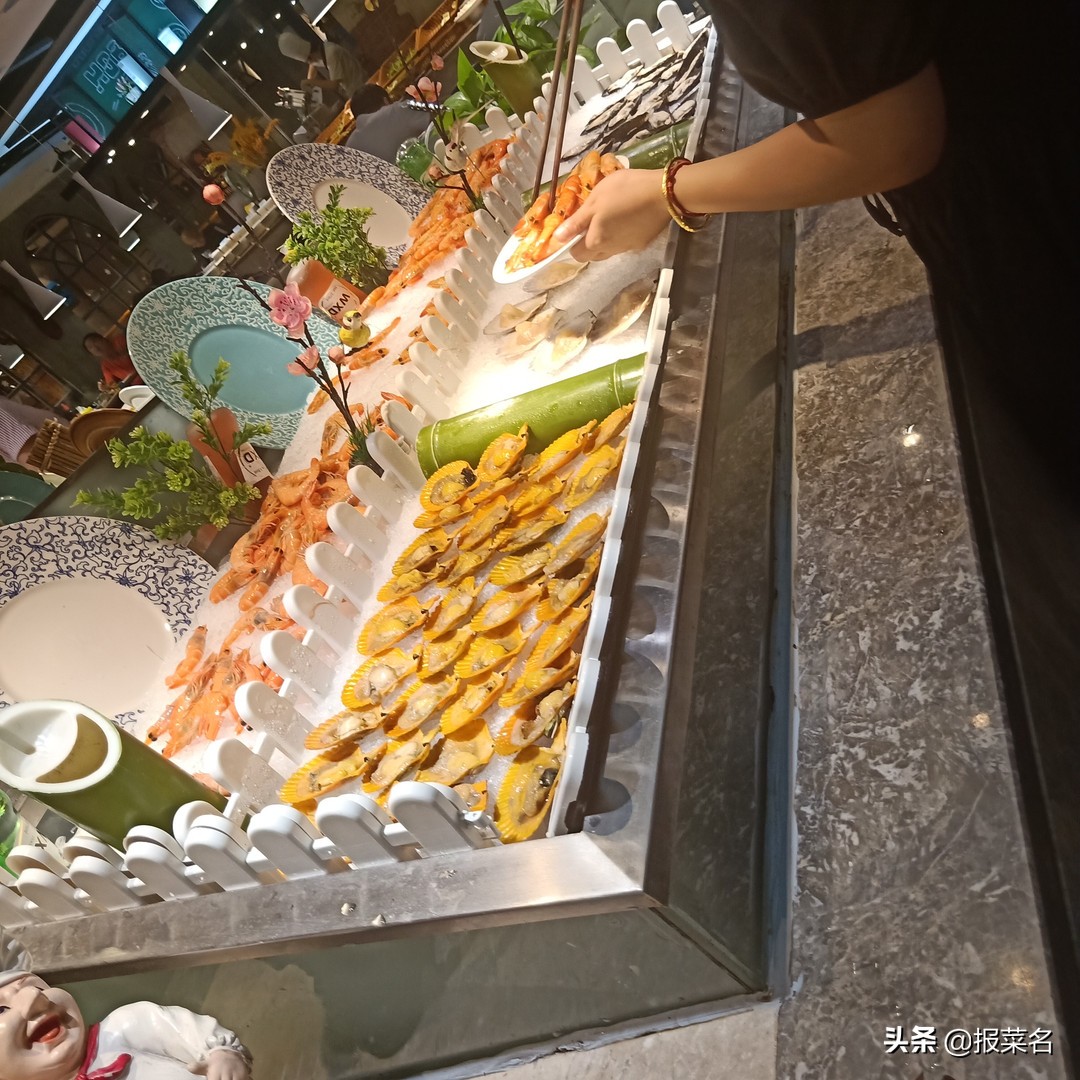 螃蟹虾扇贝,海鲜自助螃蟹和大扇贝