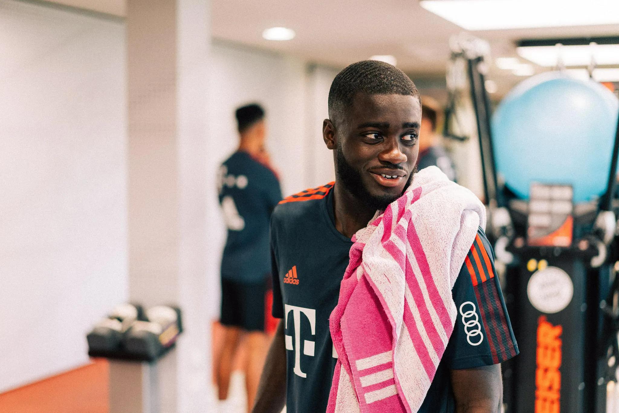 当今足坛十大边后卫排名,2019足坛十大顶级中后卫