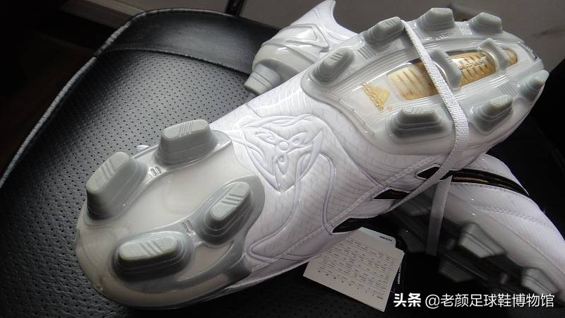 小贝当年多风光，三个儿子都穿德产定制鞋，球鞋广告动用百兽之王