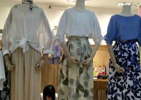 批发市场整理衣服,广州服装批发市场大火