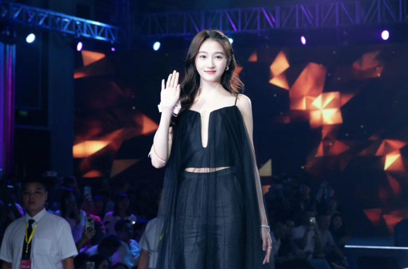 请了林志玲,又换上关晓彤,“中国内衣第一股”市值只剩23亿了