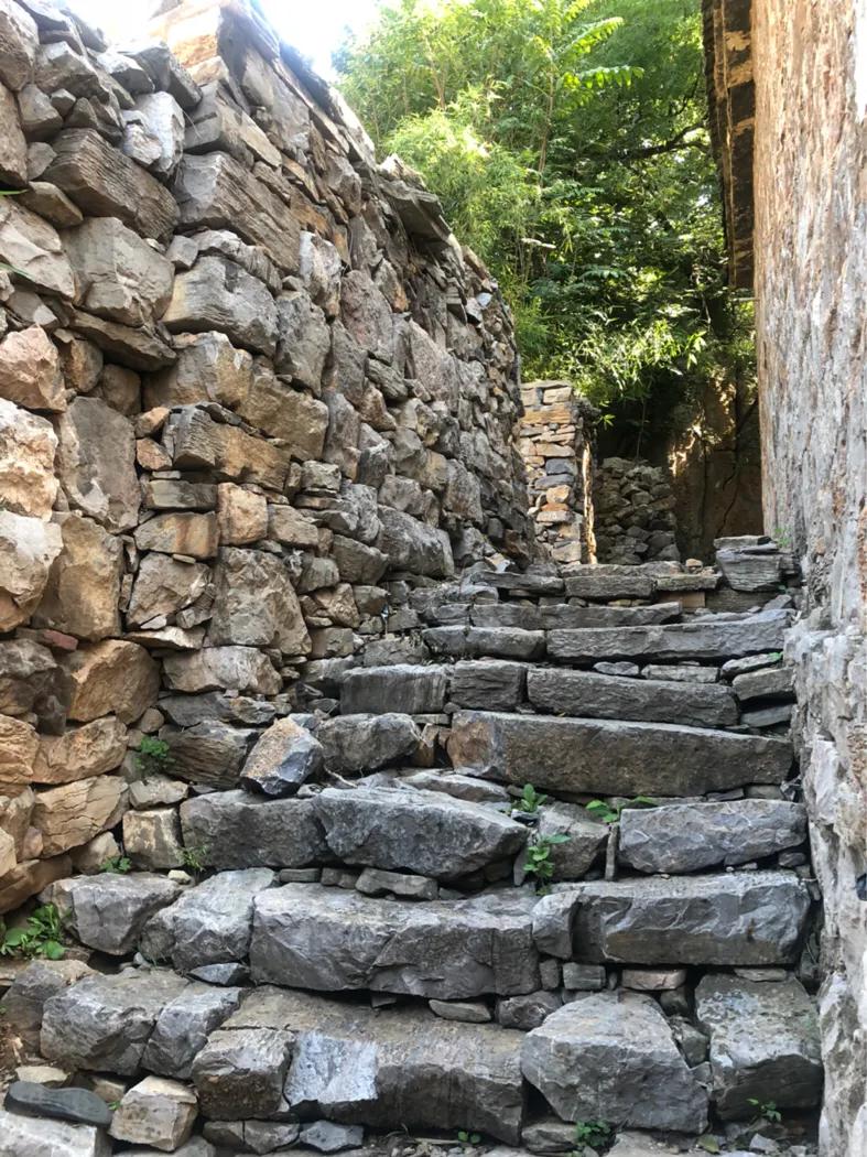 走进太行山深处山村,走进古老的石头村