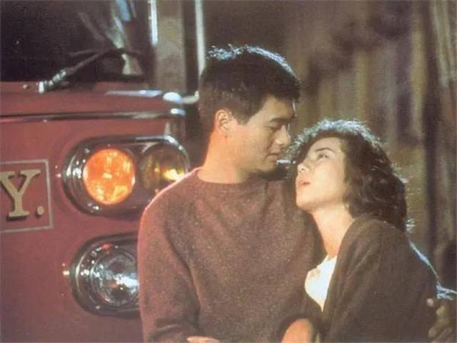 1987年,周润发32岁,钟楚红27岁,拍了一部难以超越的童话爱情