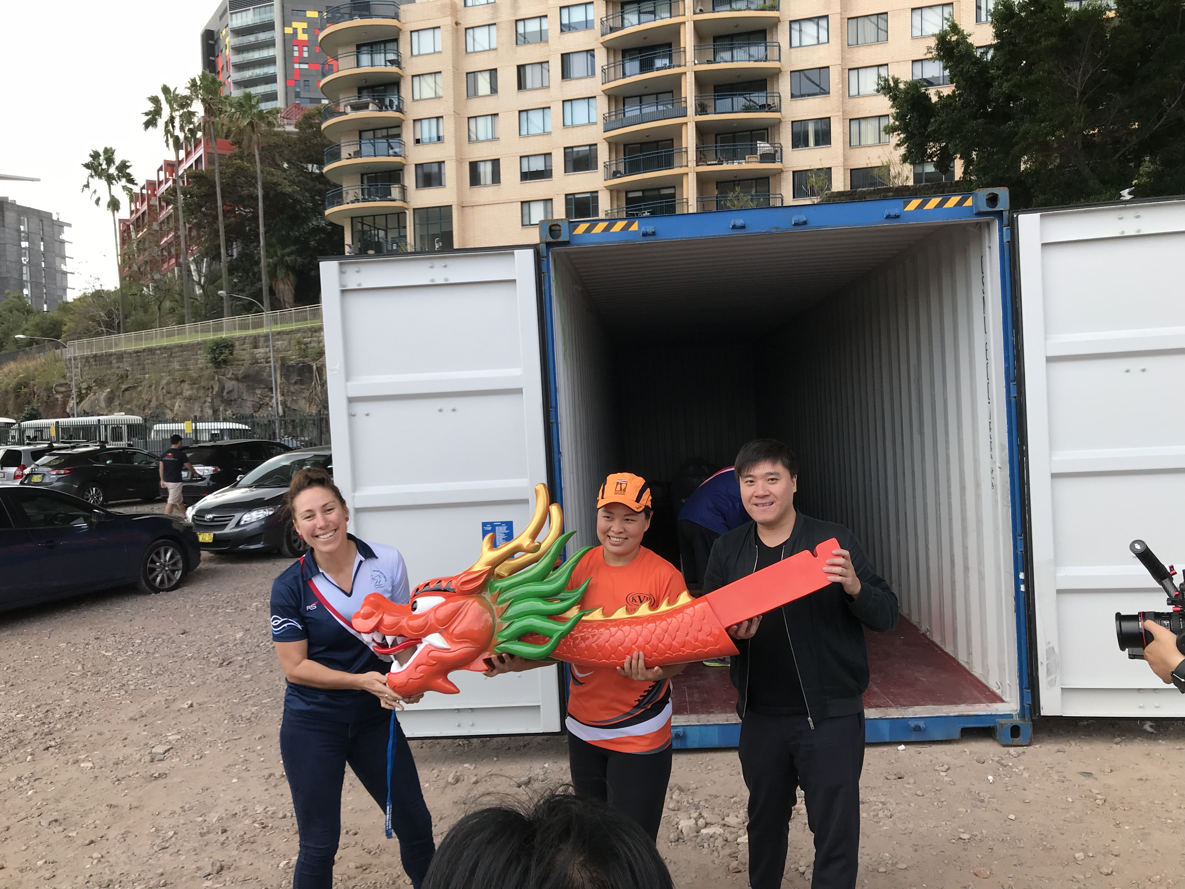 阿里巴巴敲钟的8个人,阿里巴巴敲钟人在哪里